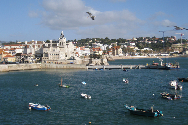 Individuelle Anreise nach Cascais, Lockerungslauf, Begrüßungsessen