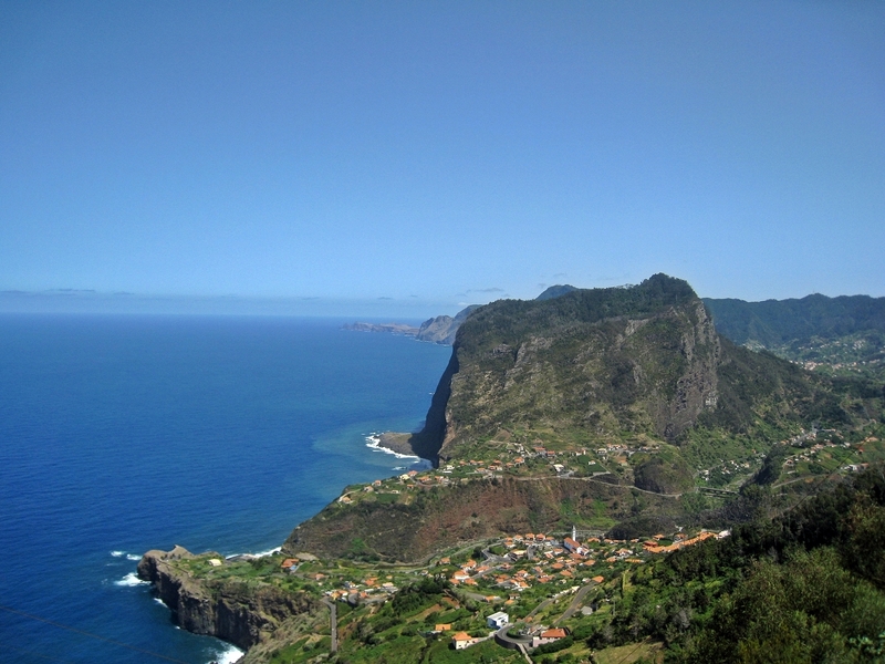 Eine unbekannte Levada und über den Adlerfelsen