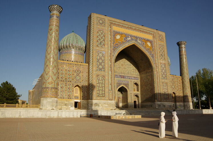 Wie 1001 Nacht - der berühmte Registan Platz in Samarkand