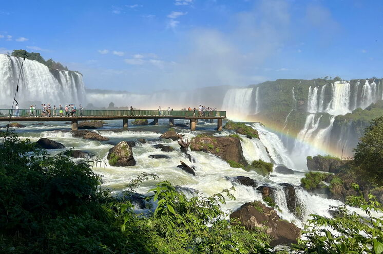 Der abschließende Höhepunkt der Reise: die mächtigen Iguaçu-Wasserfälle (Foto: A. Potzkai)