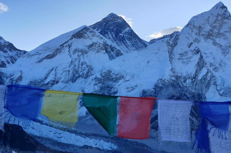 Am Ziel Ihrer Träume angekommen: Blick vom Aussichtsberg Kalla Patthar (5550 m) zum Mount Everest (8848 m), daneben der Nuptse (7860 m).