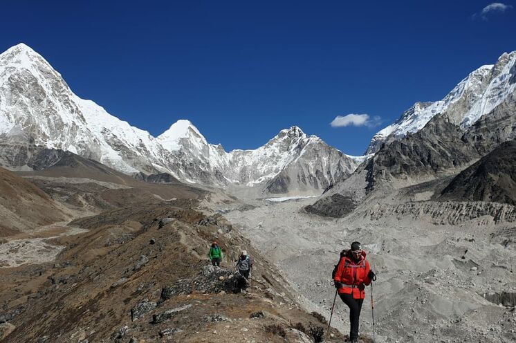 Entlang des Khumbu Gletschers führt Ihr Weg in Richtung Everest Basecamp mit sagenhaften Panoramen!