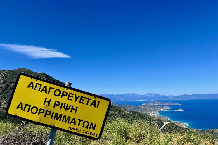Willkommen auf Kreta! Unsere Panoramawanderung an Tag 1 führt Sie hoch oberhalb von Mochlos!