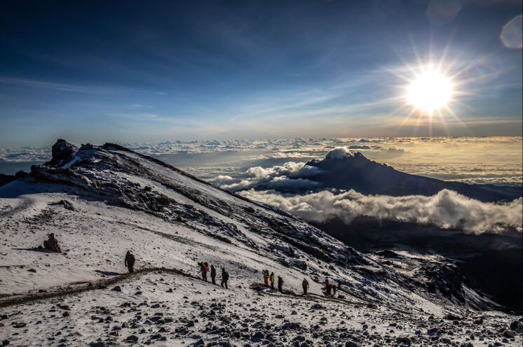 Am Stella Point (5745 m) sind es nur noch 150 Hm bis zum Uhuru Peak (Foto: Wilhelm Lilge)