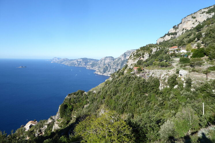Die Amalfiküste -malerisch erstreckt sie sich am Golf von Neapel