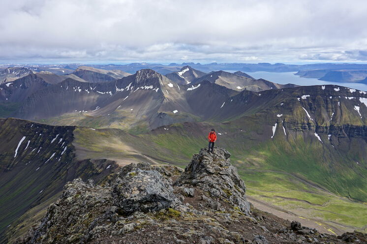Wenn der Wettergott mitspielt - grandiose Aussicht vom höchsten Berg der Westfjorde, dem Kaldbakur (998 m)