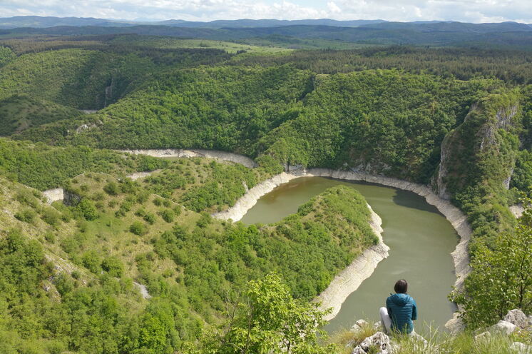 Blick über den Uvac - bekanntestes Naturdenkmal Serbiens und eines Ihrer Wanderziele
