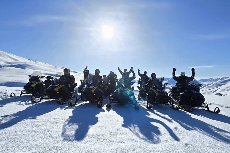 Fortbewegungsmittel Nummer 1 auf Spitzbergen ist das Skidoo, auf unserer (optionalen) Tour lernen Sie die arktische Wildnis kennen