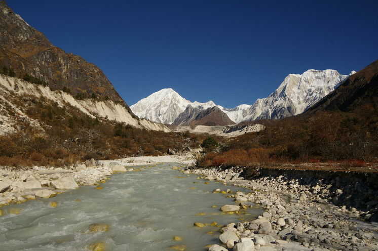 Abstieg durch das Tal des „Milchbaches“ Dudh Khola in Richtung Annapurna Gebiet