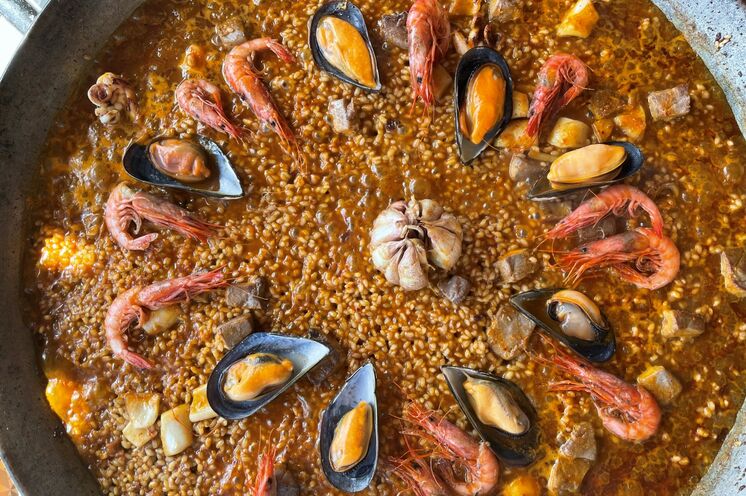 Kommen Sie am Abend in den Genuss von valencianischen Köstlichkeiten, wie bspw. einer Spanischen Paella