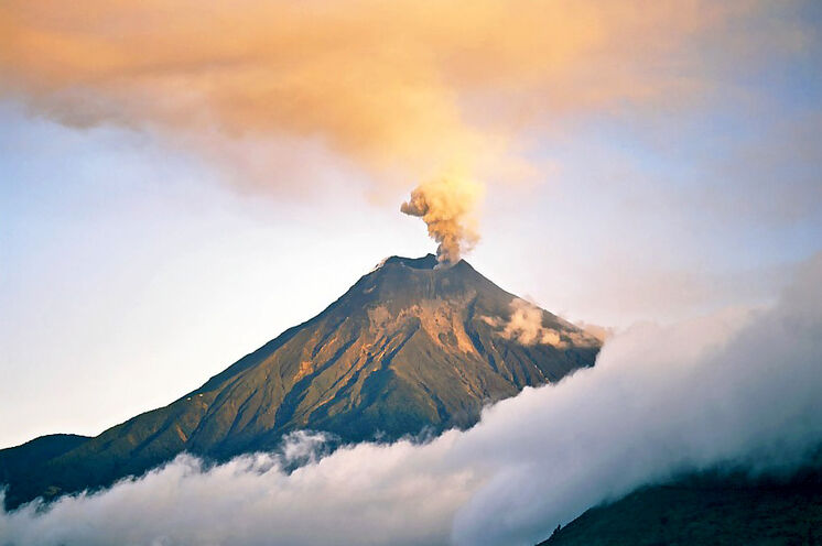 unterwegs werden Sie zahlreiche Vulkane sehen, z.B. den Tungurahua