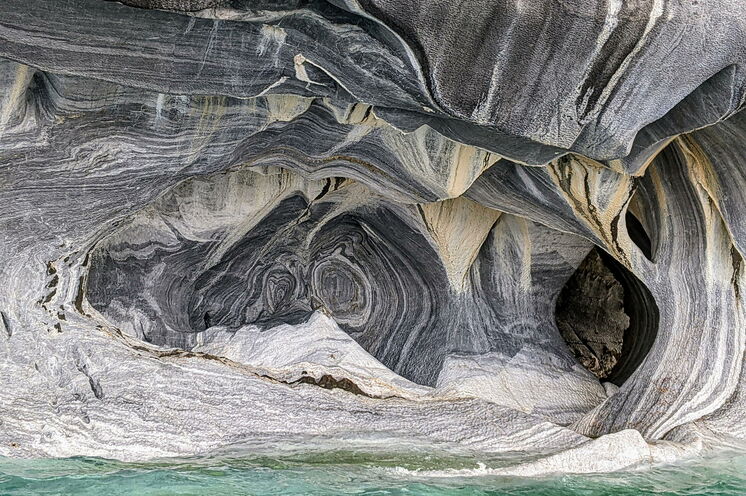 Atemberaubendes Naturphänomen in den Marmorhöhlen im Lago General Carrera