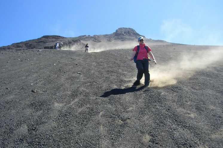 Insel Fogo - Sandsurfen beim Abstieg vom Pico