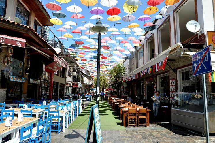 Antalya: In der Altstadt lernen Sie sich am ersten Abend beim Tourauftakt und Begrüßungsessen kennen.