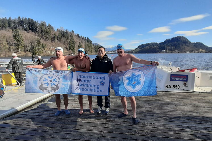 Winterschwimmer von 4 Kontinenten vereint
