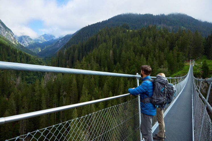 200 Meter lange und 100 Meter hohe Holzgauer Hängebrücke (Copyright Verein Lechweg)