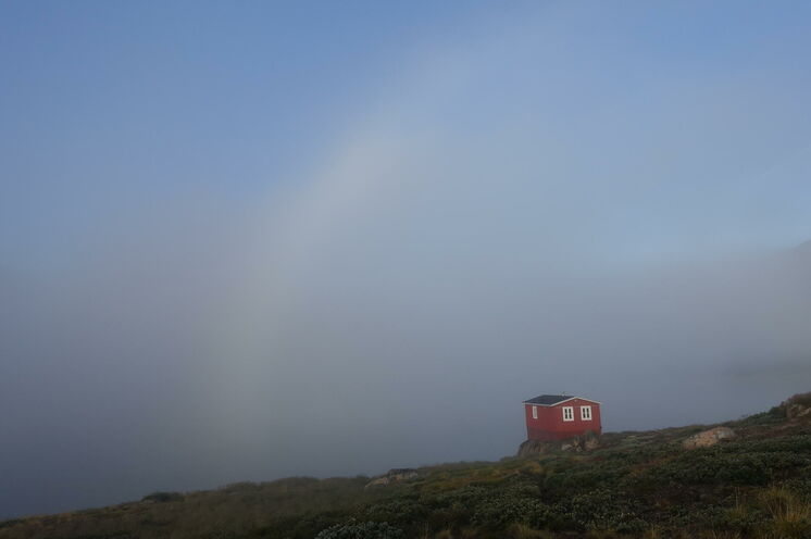 Am 8. Tag besteht die Möglichkeit, in der malerisch am Ufer gelegenen, offenen Innajuattoq-Hütte zu übernachten.