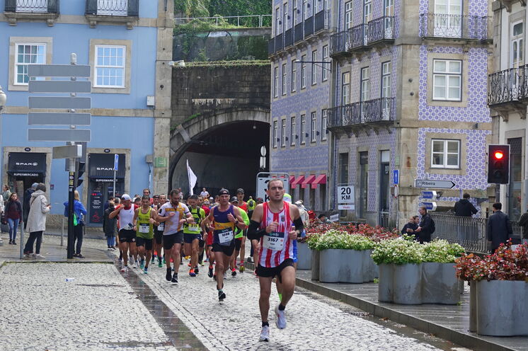 Der Porto Marathon bietet oft eine typisch portugiesische Kulisse