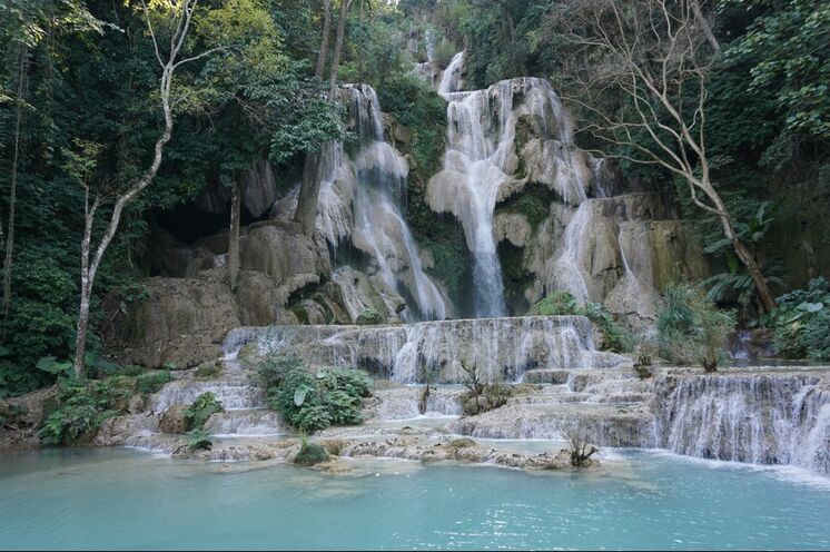 Nach einer Wanderung zum idylischen Kuang Si Wasserfall haben Sie Zeit zum Entspannen und Schwimmen. 