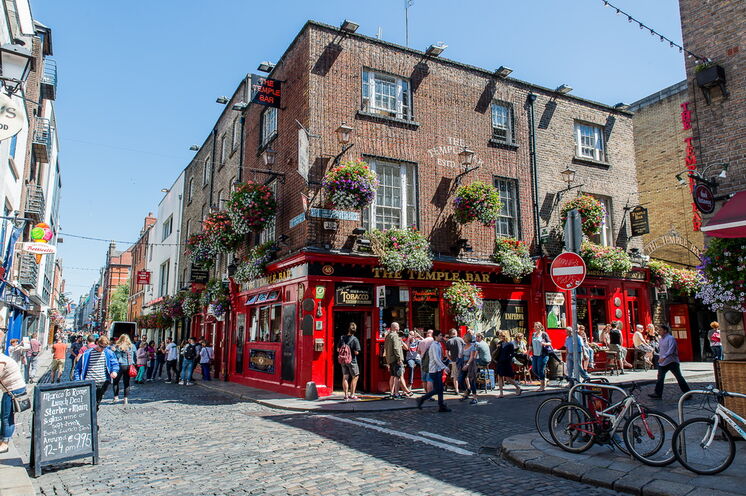 Temple Bar ist das kulturelle Herzstück der Stadt Dublin. Hier warten jede Menge Pubs, Restaurants und Galerien auf den Besucher.