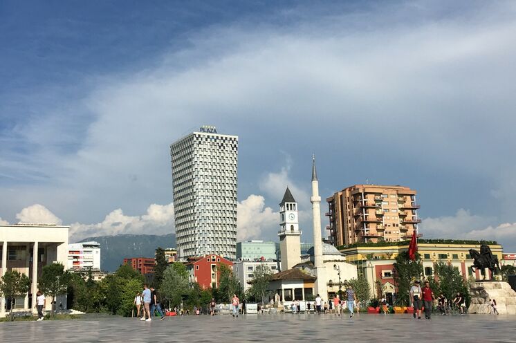 Tirana: die Hauptstadt Albaniens ist unbedingt einen Besuch wert und Ausgangspunkt Ihrer Reise